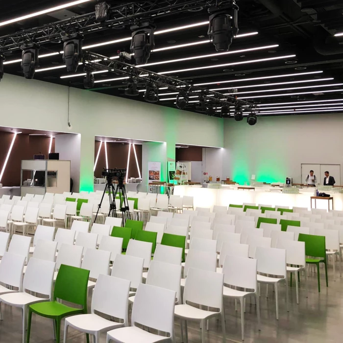 1 Wynajem mebli eventowych - plusy i minusy