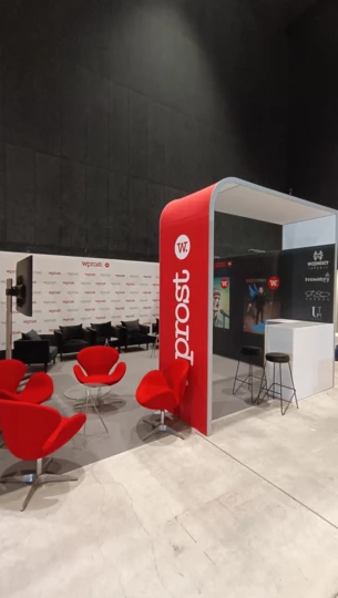 Stoisko 5 x 5m z kantorkiem i ladą